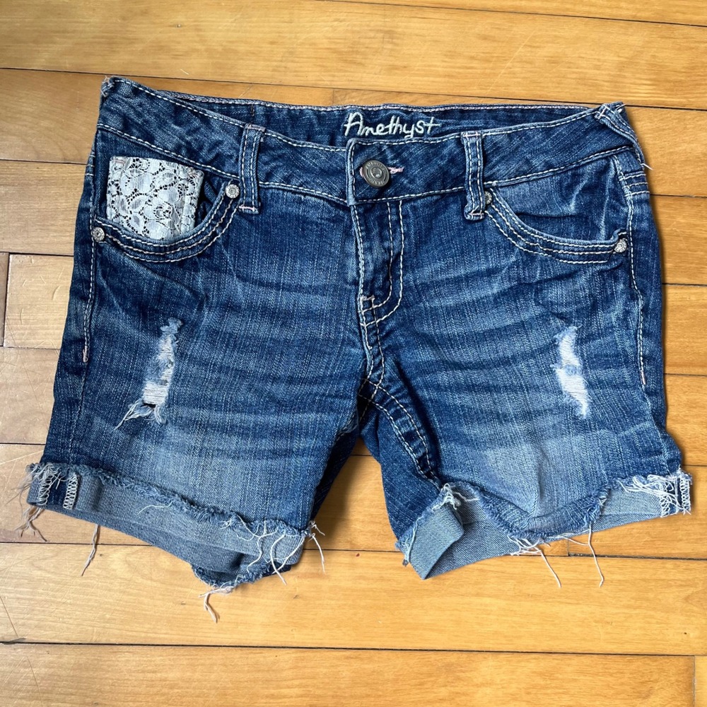 Amethyst Womens Distressed Denim Shorts Lace Pocket Rhinestone Size 3 Dark Wash
